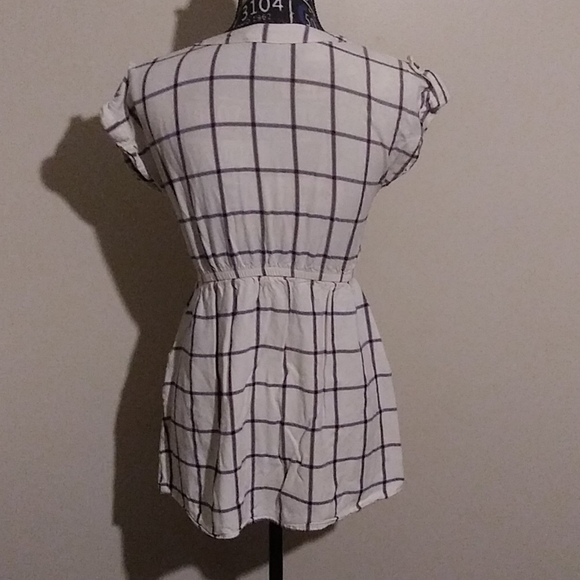 "Mine" peplum faux button up tunic with pockets Size Small - Picture 4 of 8